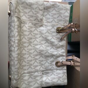 Micheal Kors Authentic Handbag